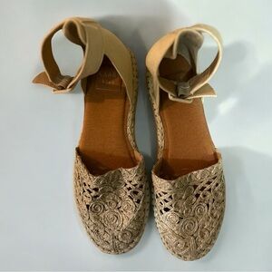 Kaari Blue espadrille sandals size 8